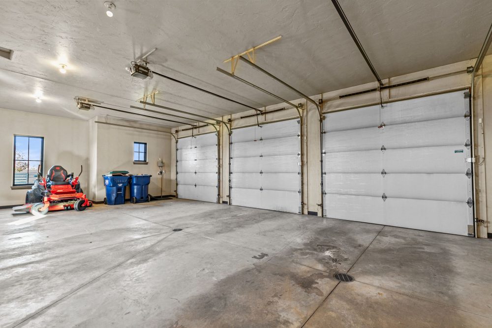 Equestrian 3 car heated garage