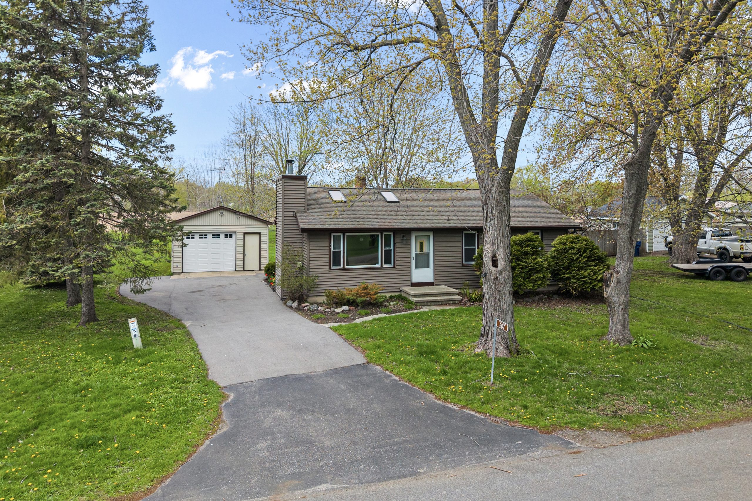 Aerial view of the driveway at 607 Hunters Point Rd in Neenah Wisconsin