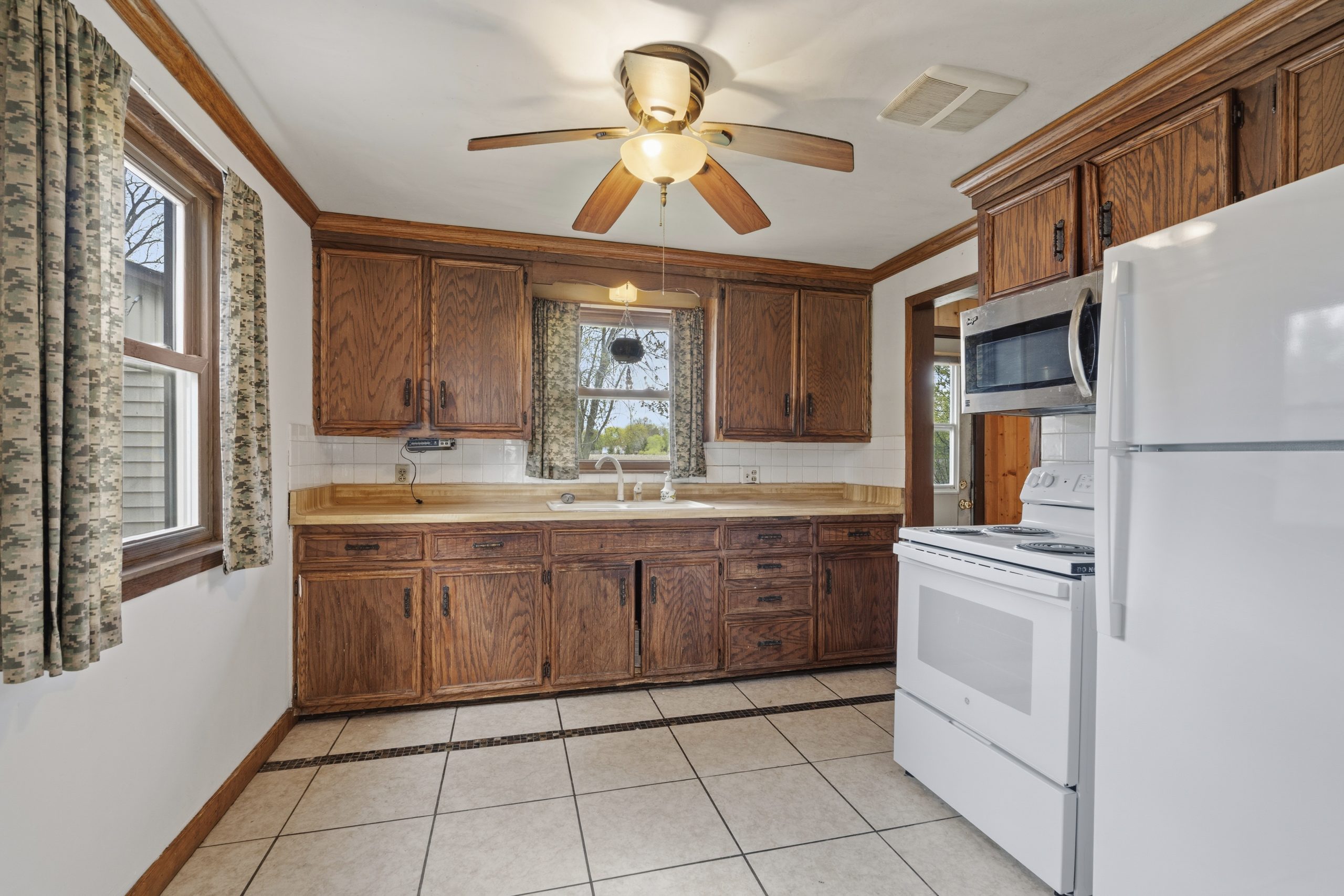 Kitchen at 607 Hunters Point Rd in Neenah Wisconsin