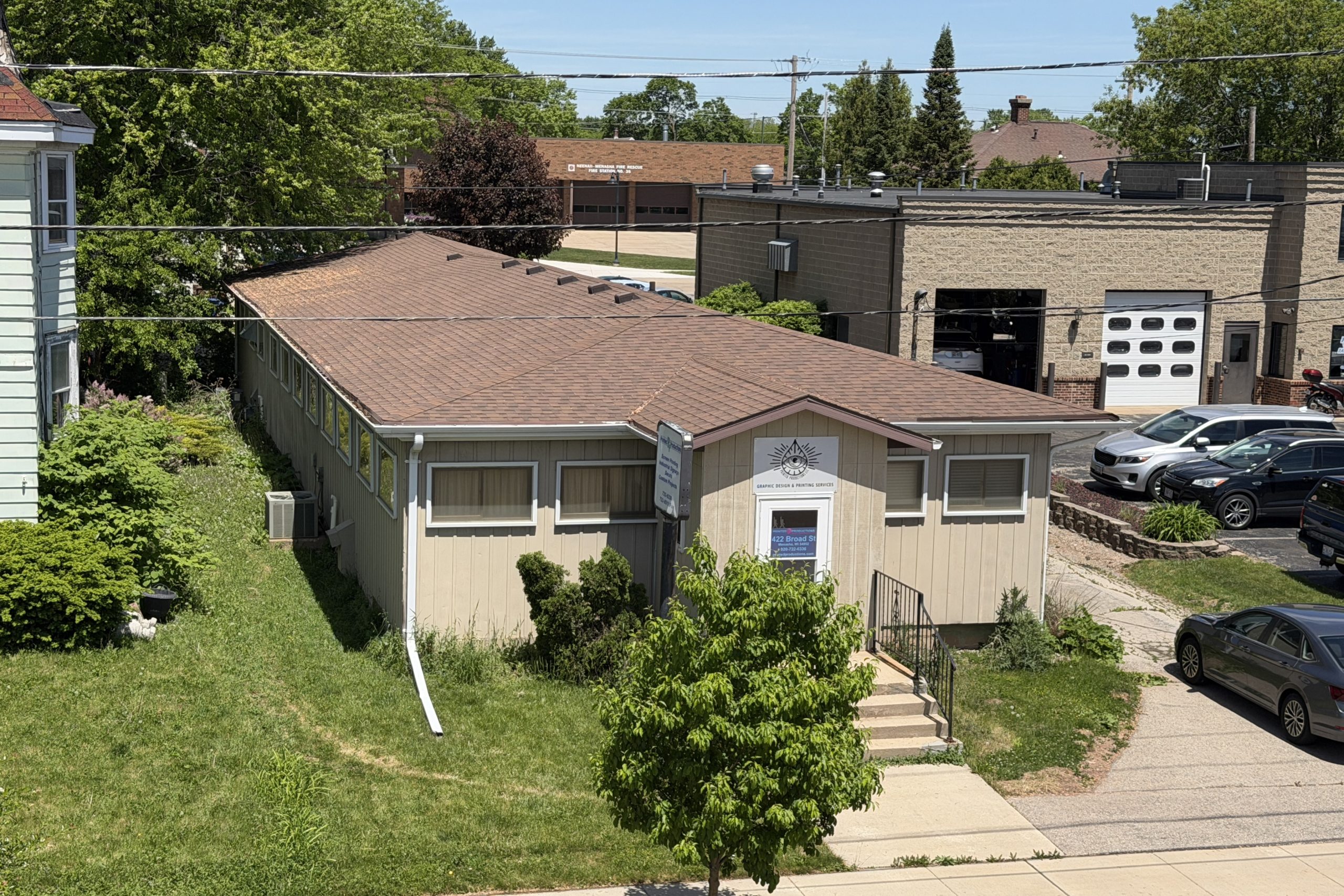 Exterior side view of commercial building at 422 Broad St in Menasha WI