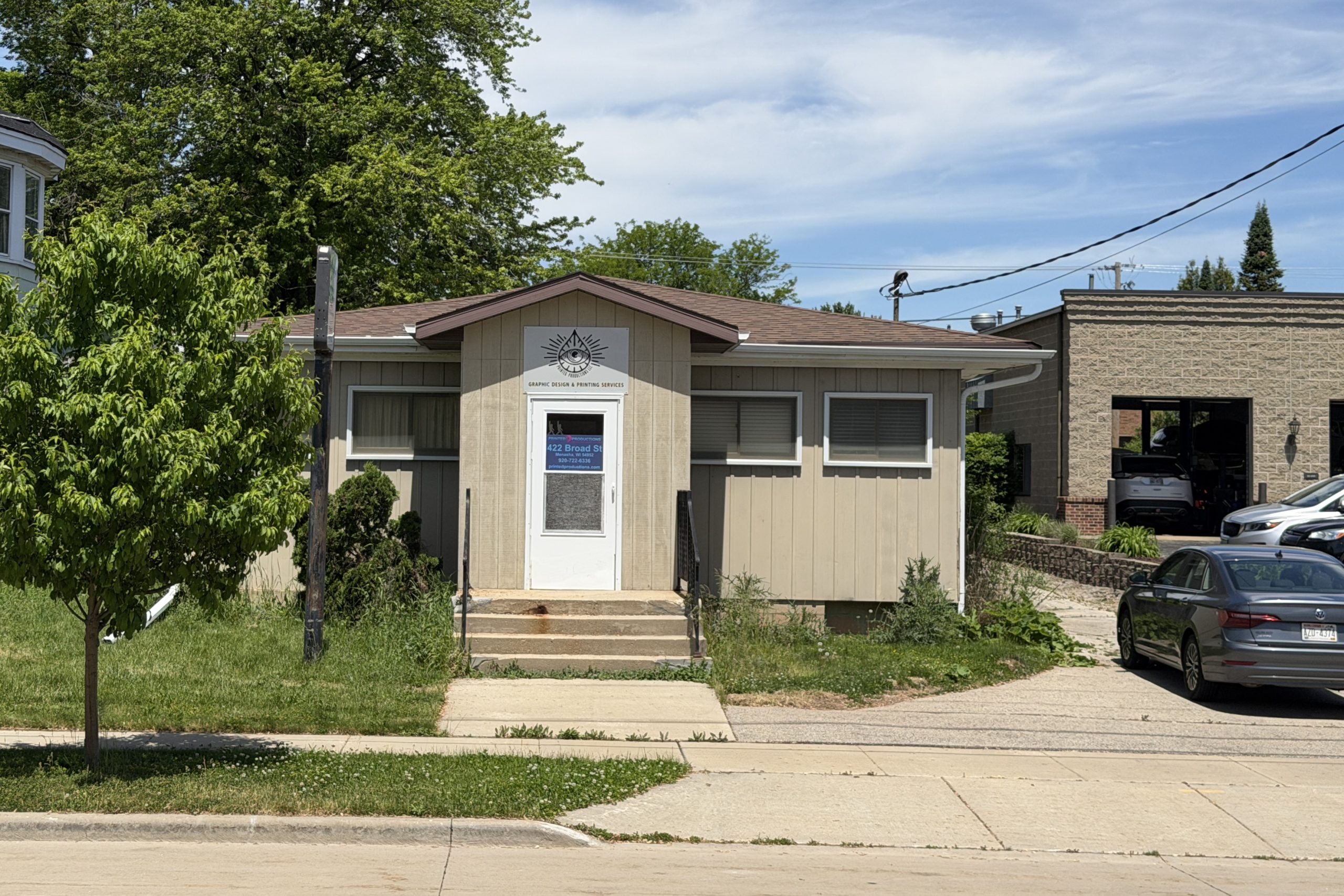 Front exterior of commercial building at 422 Broad St Menasha WI