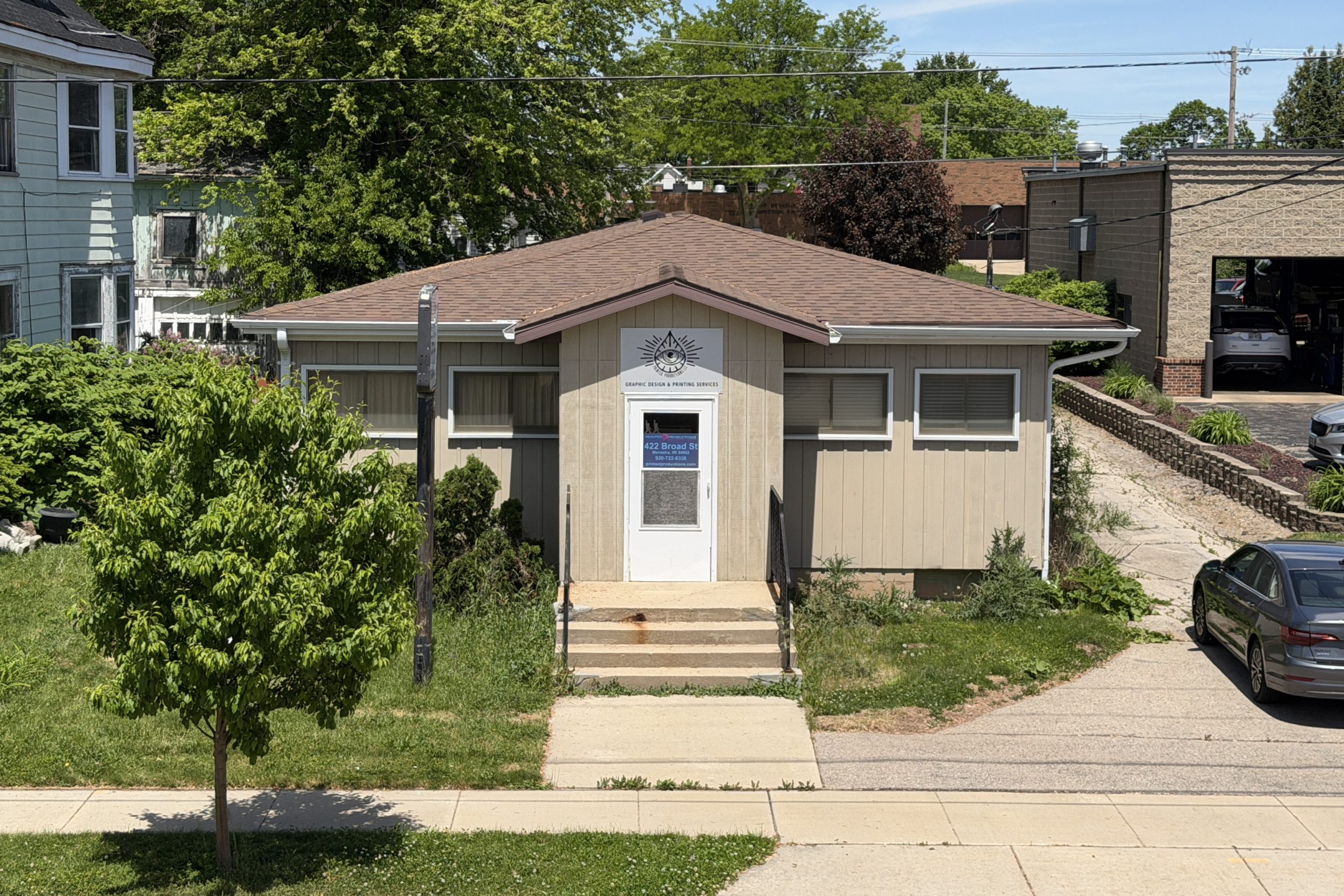 Street view of commercial building at 422 Broad St in Menasha WI