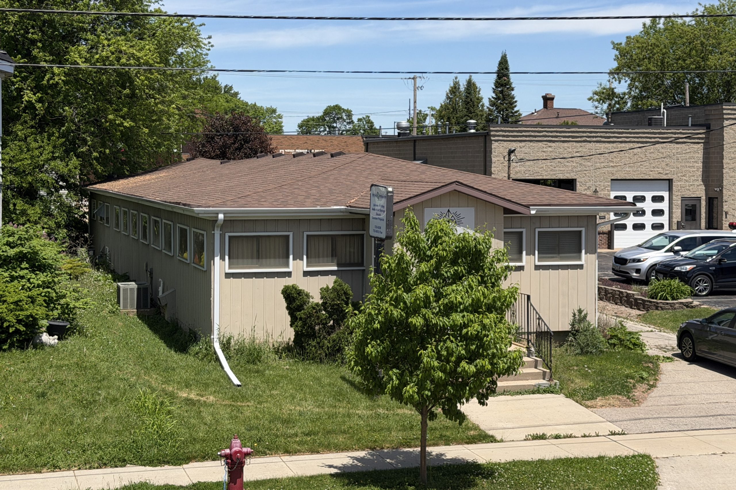 Flexible commercial building exterior at 422 Broad St Menasha WI